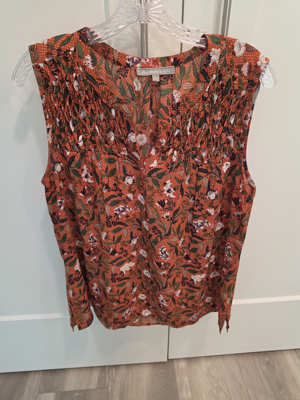 Daniel Rainn Orange Floral Smocked Sleeveless Blouse       Size Large
